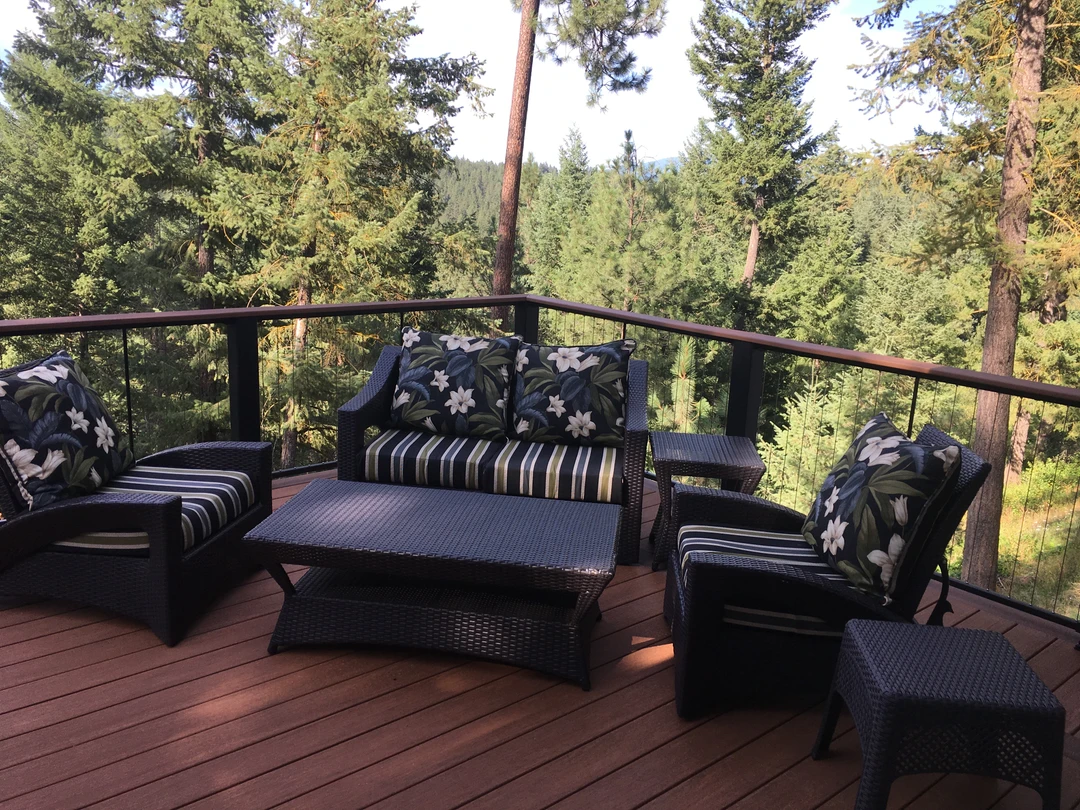 Brown deck with furniture in the center and coctail railing.
